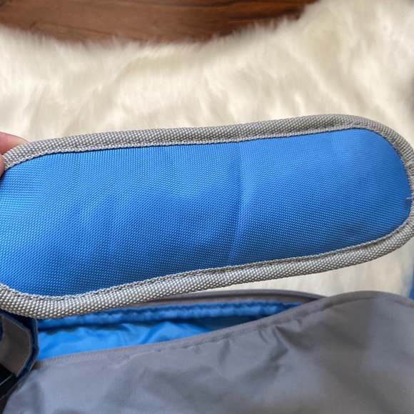 EUC Nevada gym bag - Picture 4 of 11